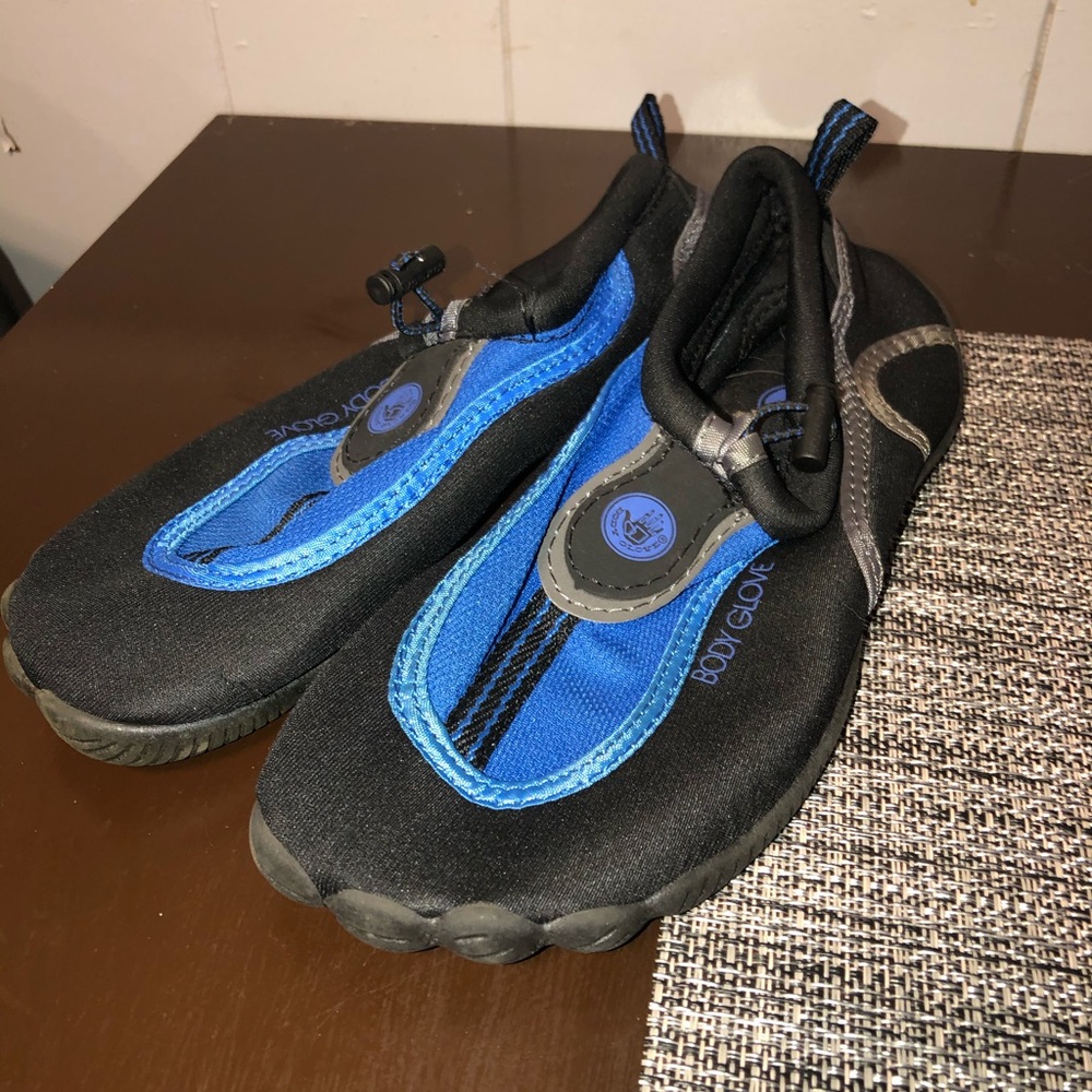 Boys water shoes size 5